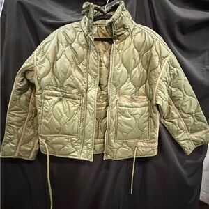 NWOT ARMY GREEN QUILTED JACKET L